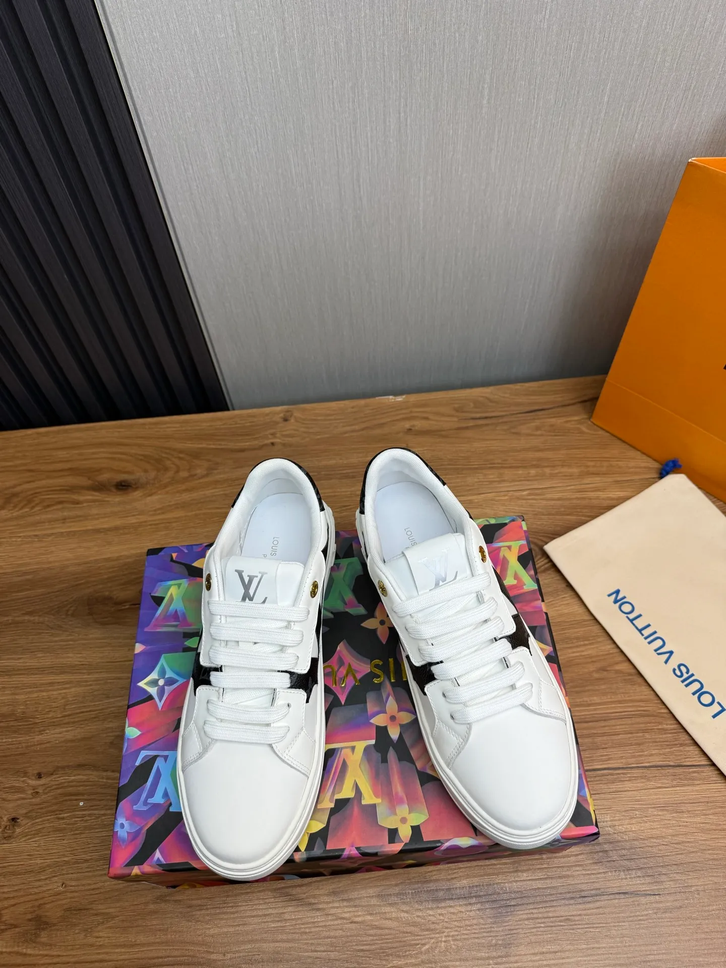 Men's shoes 💰520💰 LOUIS VUITTON [Luden Yiwei] The new trendy Lv is on the market 🎁, casual and fashionable men's shoes 👟 The upper is made of imported silk cowhide + cowhide mesh lining, the original wear-resistant rubber outsole, the version is simple and elegant, exclusive for trendy men. 38-44